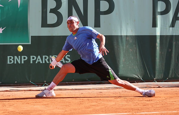 Marcos Gets By Gil In Roland Garros Opener