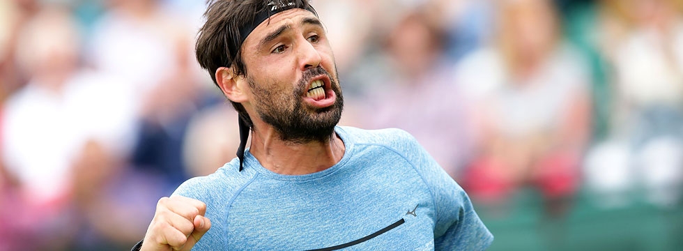 Î£Ï„Î¿Î½ Ï€ÏÎ¿Î·Î¼Î¹Ï„ÎµÎ»Î¹ÎºÏŒ Ï„Î¿Ï… ÎÏŒÏ„Î¹Î½Î³ÎºÎ±Î¼ Î¿ ÎœÎ¬ÏÎºÎ¿Ï‚ Î¼Îµ Ï„ÎµÏÎ¬ÏƒÏ„Î¹Î± Î±Î½Î±Ï„ÏÎ¿Ï€Î®